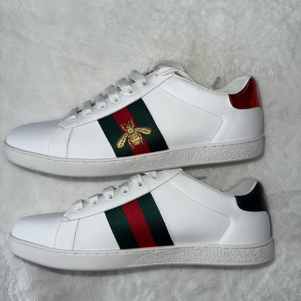 Source Unknown White Sneakers with Red and Green Accents